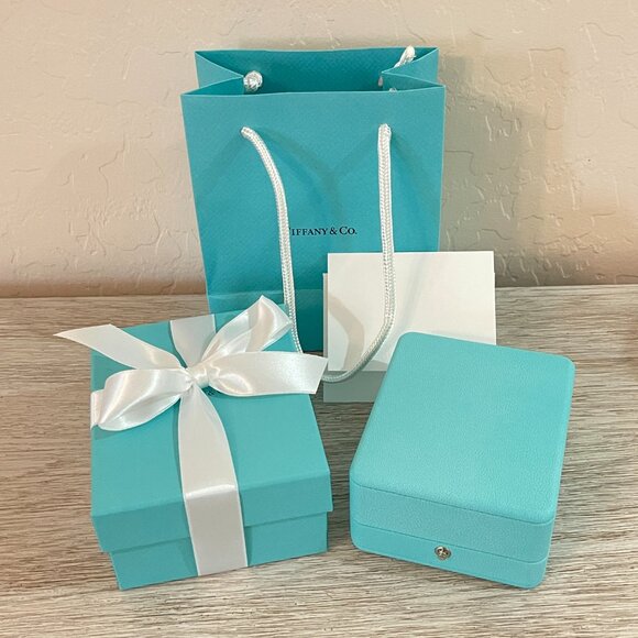 Tiffany & Co. Box Blue Leather Necklace Presentation Display Box Deluxe Gift Set - Picture 1 of 8